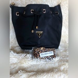 GUESS BUCKET BAG
